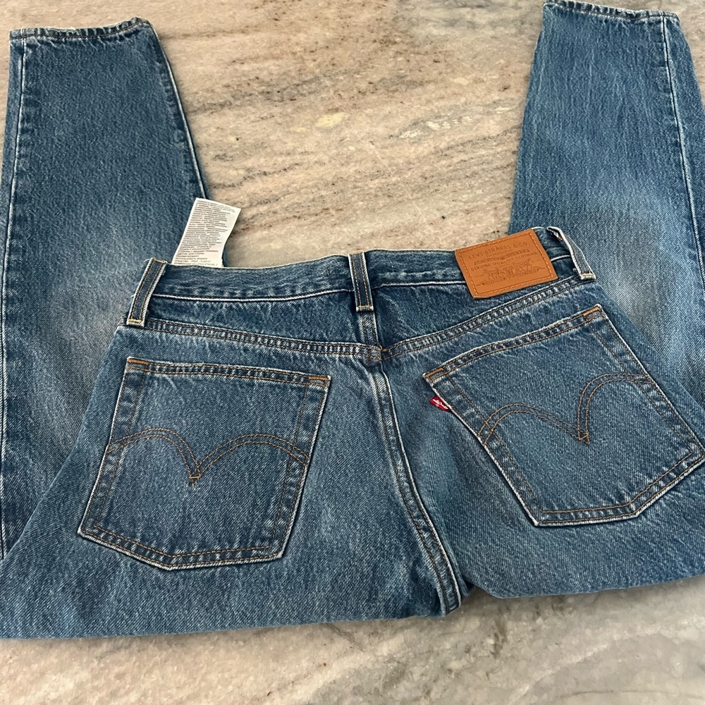 Levi’s size 26 high wasted wedgie jeans